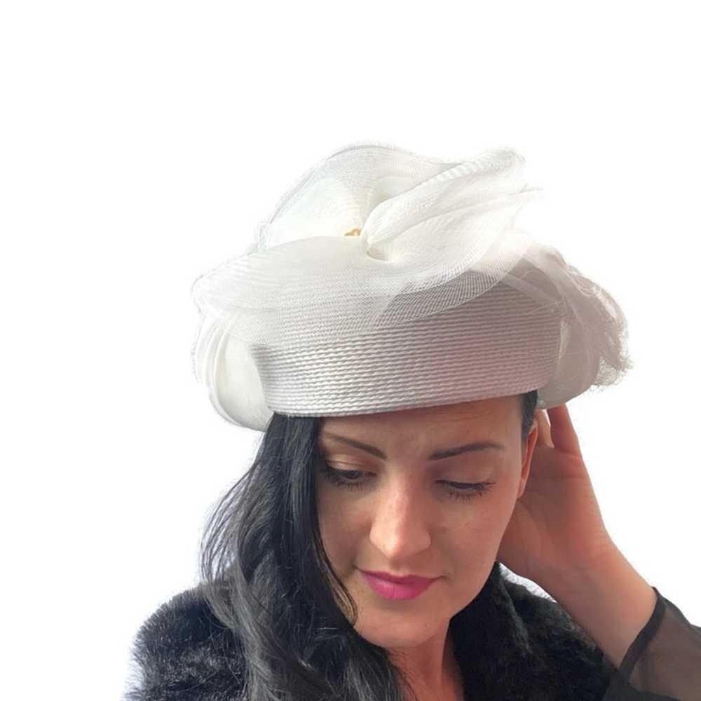 Vintage White Pillbox Tulle Floral Hat - image 5