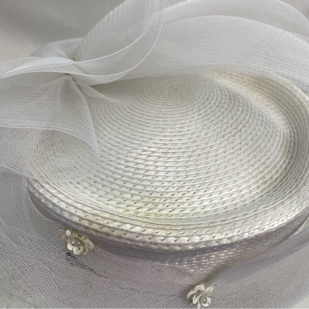 Vintage White Pillbox Tulle Floral Hat - image 9