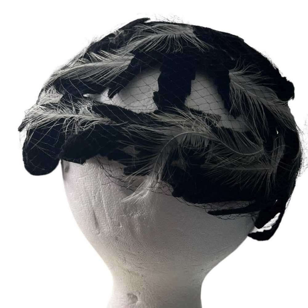 Black and white vintage feathered fascinator - image 3