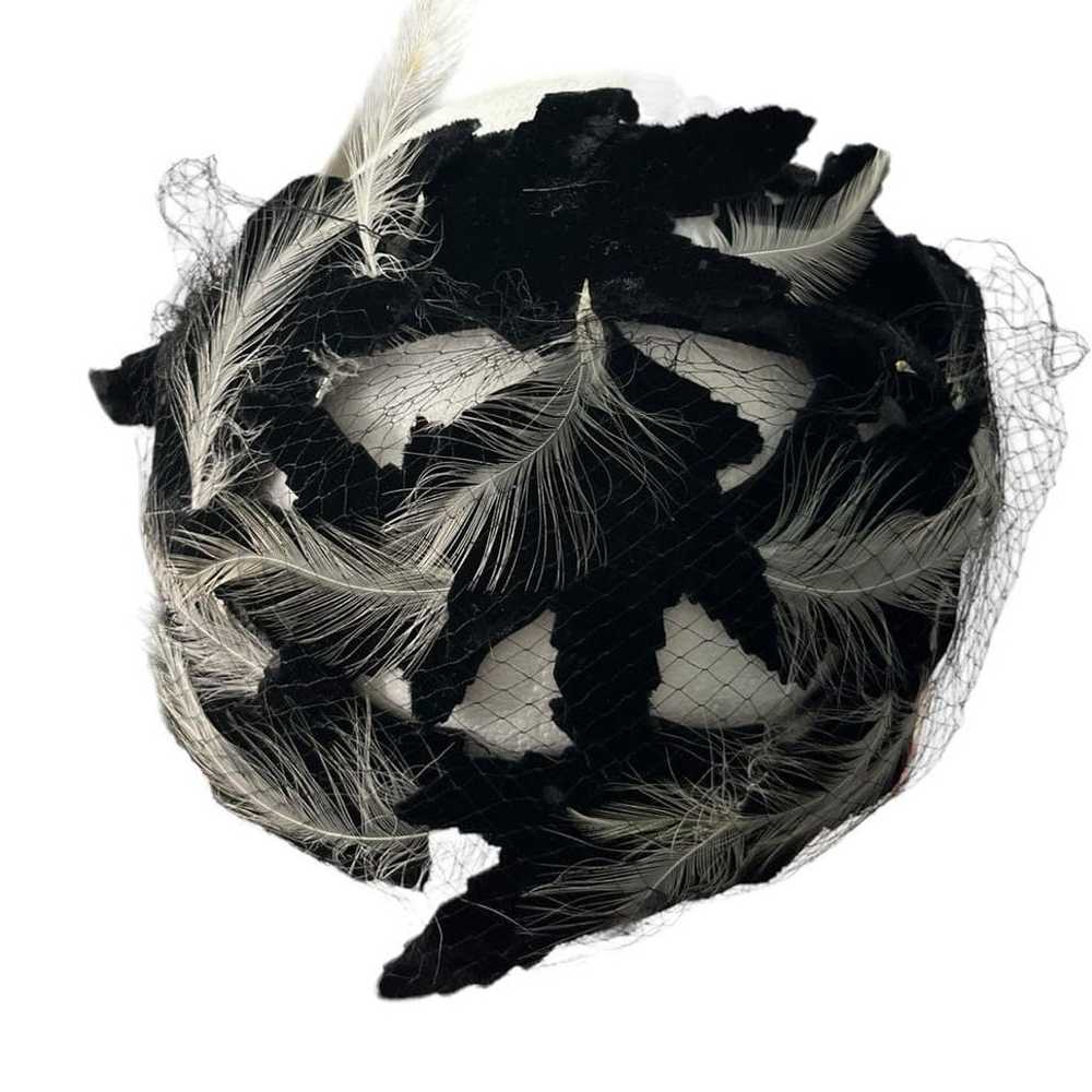 Black and white vintage feathered fascinator - image 4