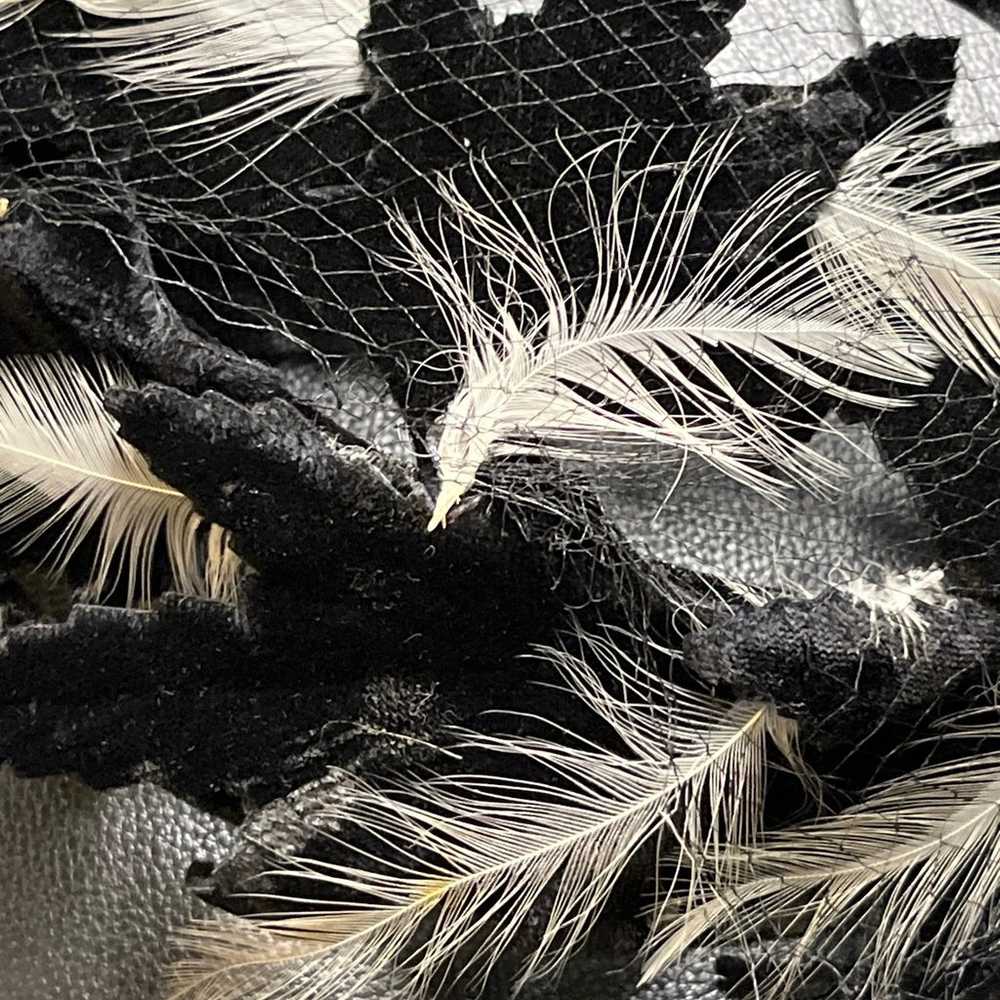 Black and white vintage feathered fascinator - image 9