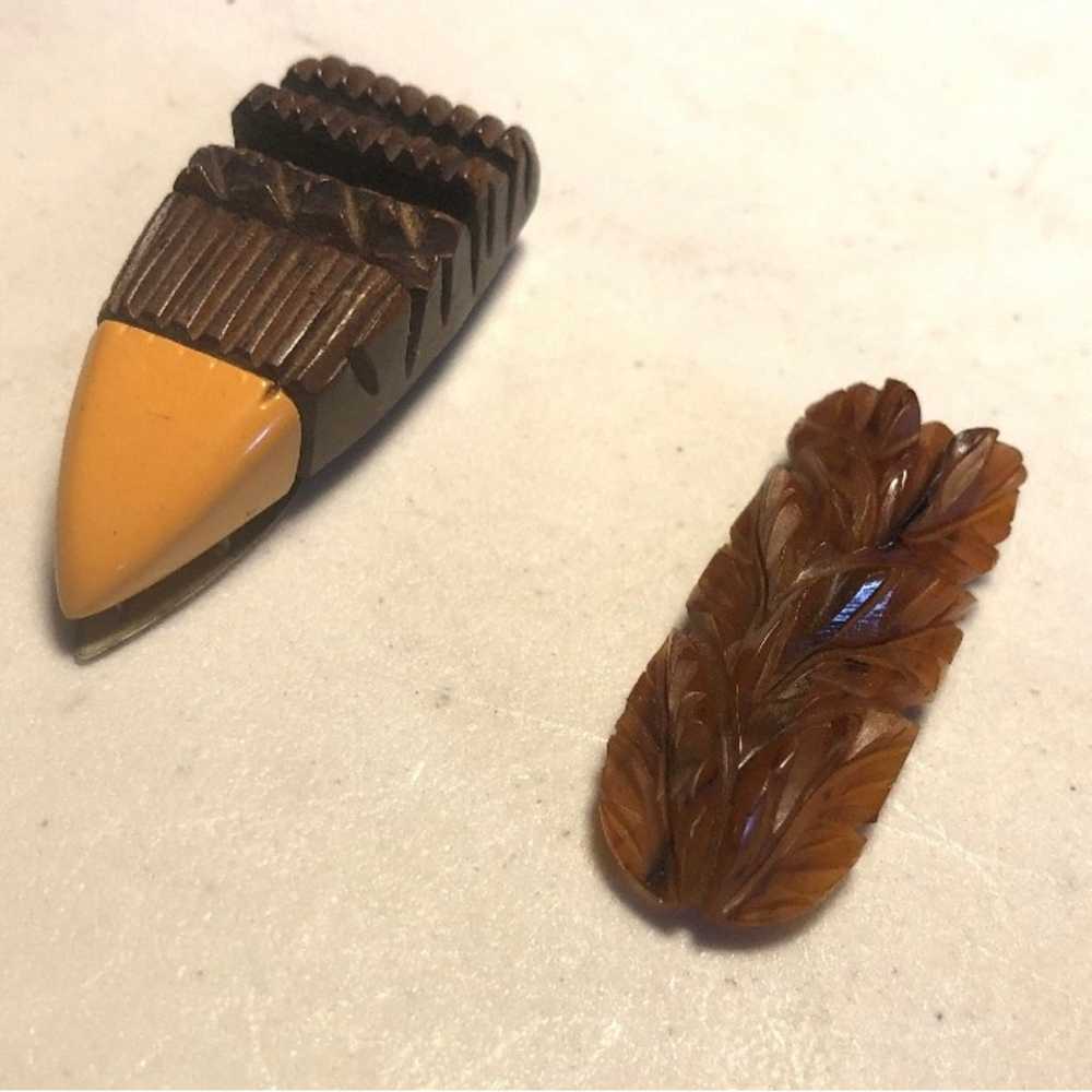 Vintage Lot of 4 1940s BAKELITE Dress Clips Peanu… - image 6