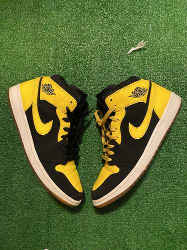 Jordan Brand × Nike Air Jordan 1 Retro Mid 2017 N… - image 1