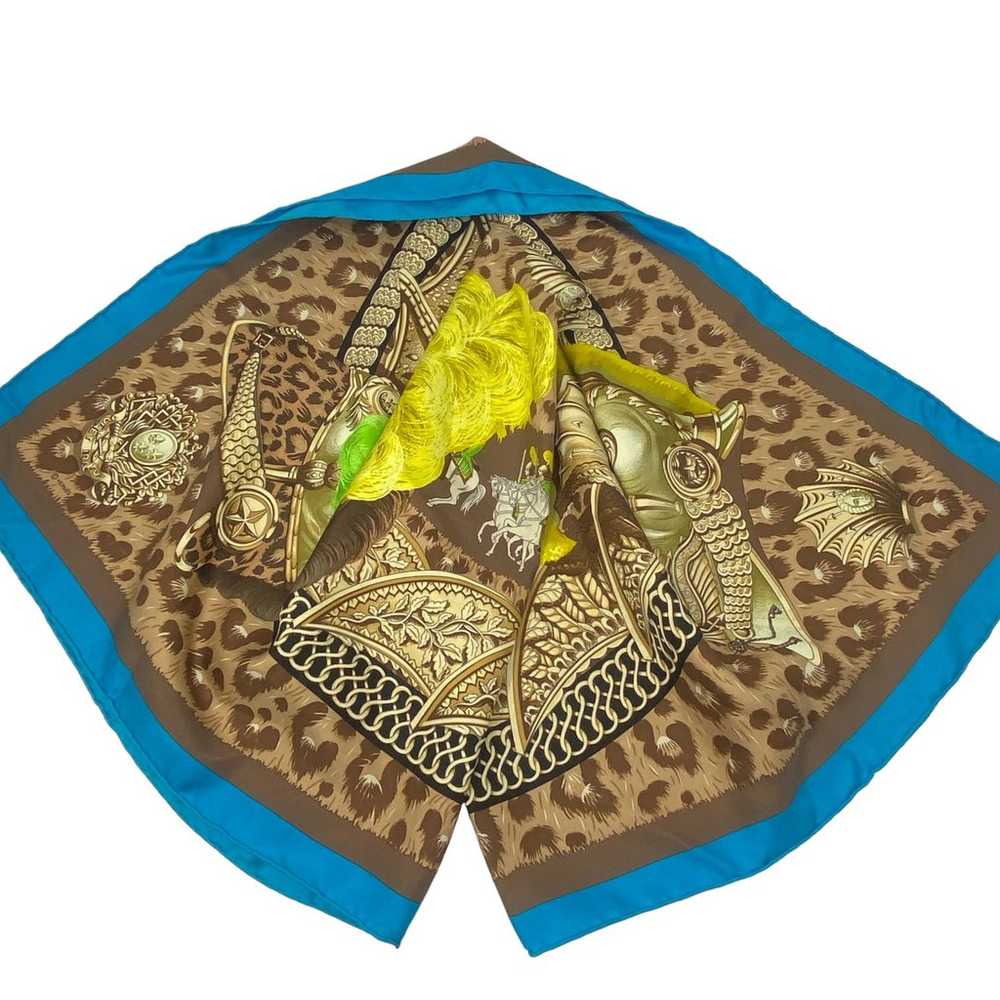 Hermes CASQUES ET PLUMETS  Silk Scarf By JULIA AB… - image 11