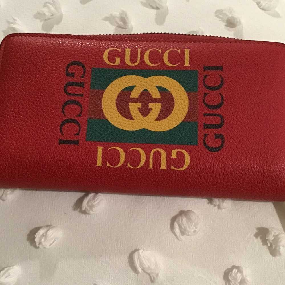 Authentic Gucci Print leather zip around - image 2