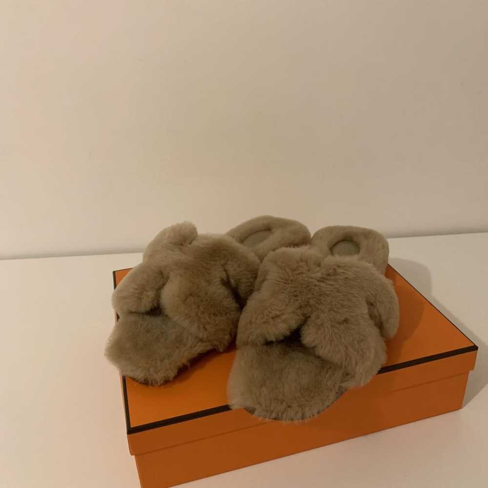 Hermès Oran shearling mules - image 5