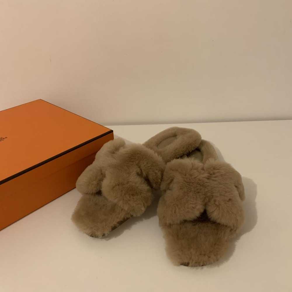 Hermès Oran shearling mules - image 6