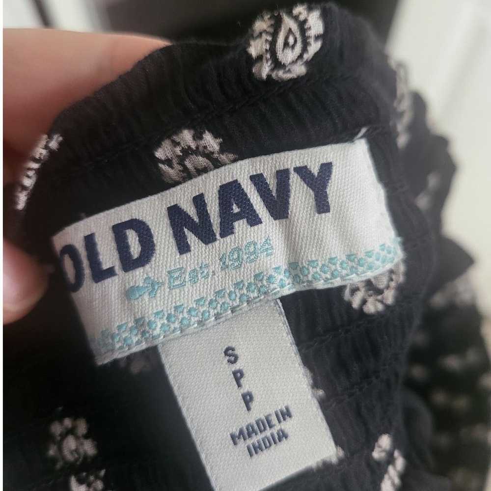 Old Navy Old Navy Black w/ Paisley Smocked Waist … - image 3