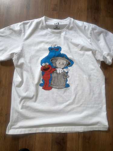 Uniqlo x KAWS Sesame Street Companion Cookie Monster Elmo White online T Shirt Medium