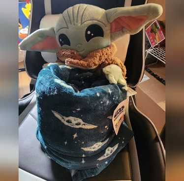 Disney NWT Baby Yoda Grogu Mandalorian Blanket Pl… - image 1