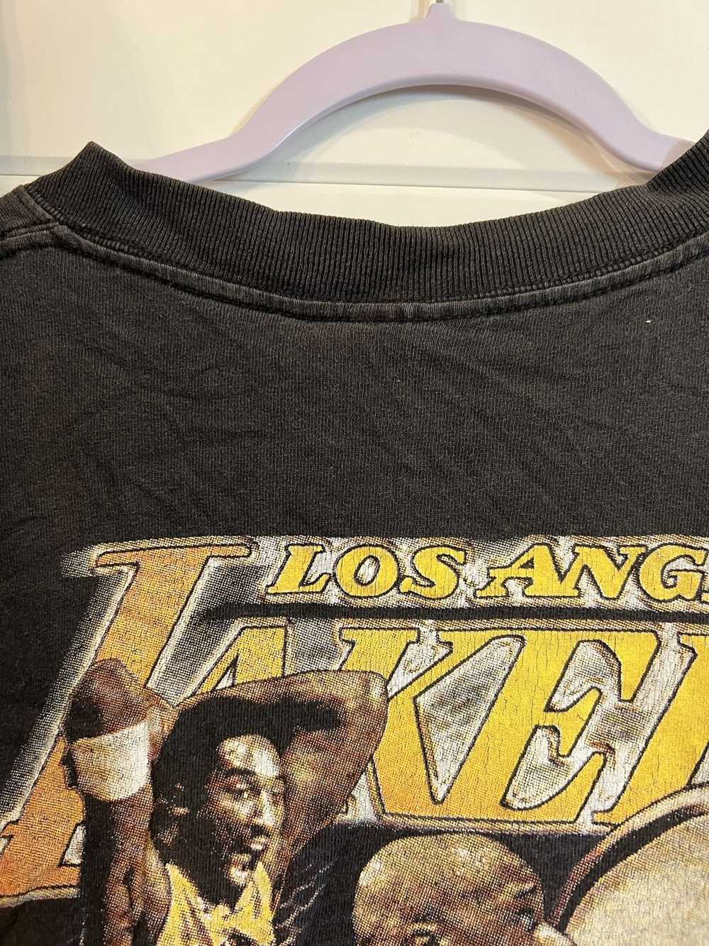 Gildan Very Rare 2000 Lakers NBA Champions T-Shirt - image 2