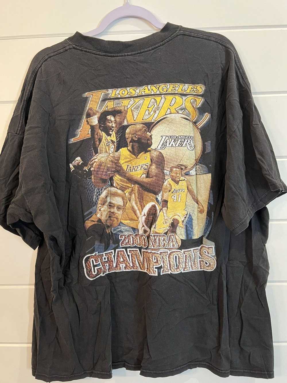 Gildan Very Rare 2000 Lakers NBA Champions T-Shirt - image 3