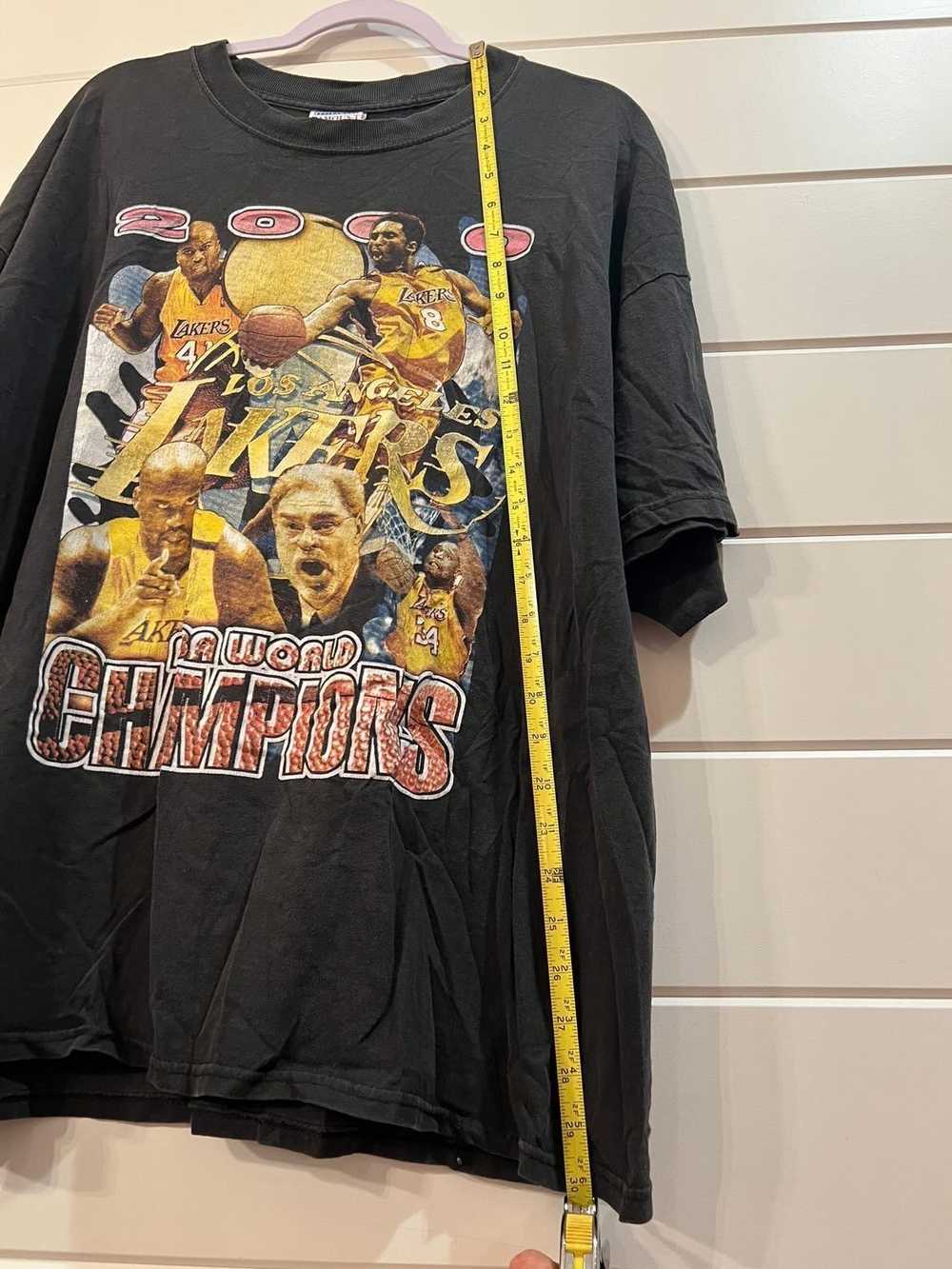 Gildan Very Rare 2000 Lakers NBA Champions T-Shirt - image 5