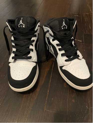 Nike Air Jordan 1 Retro Mid 'Tuxedo - image 1