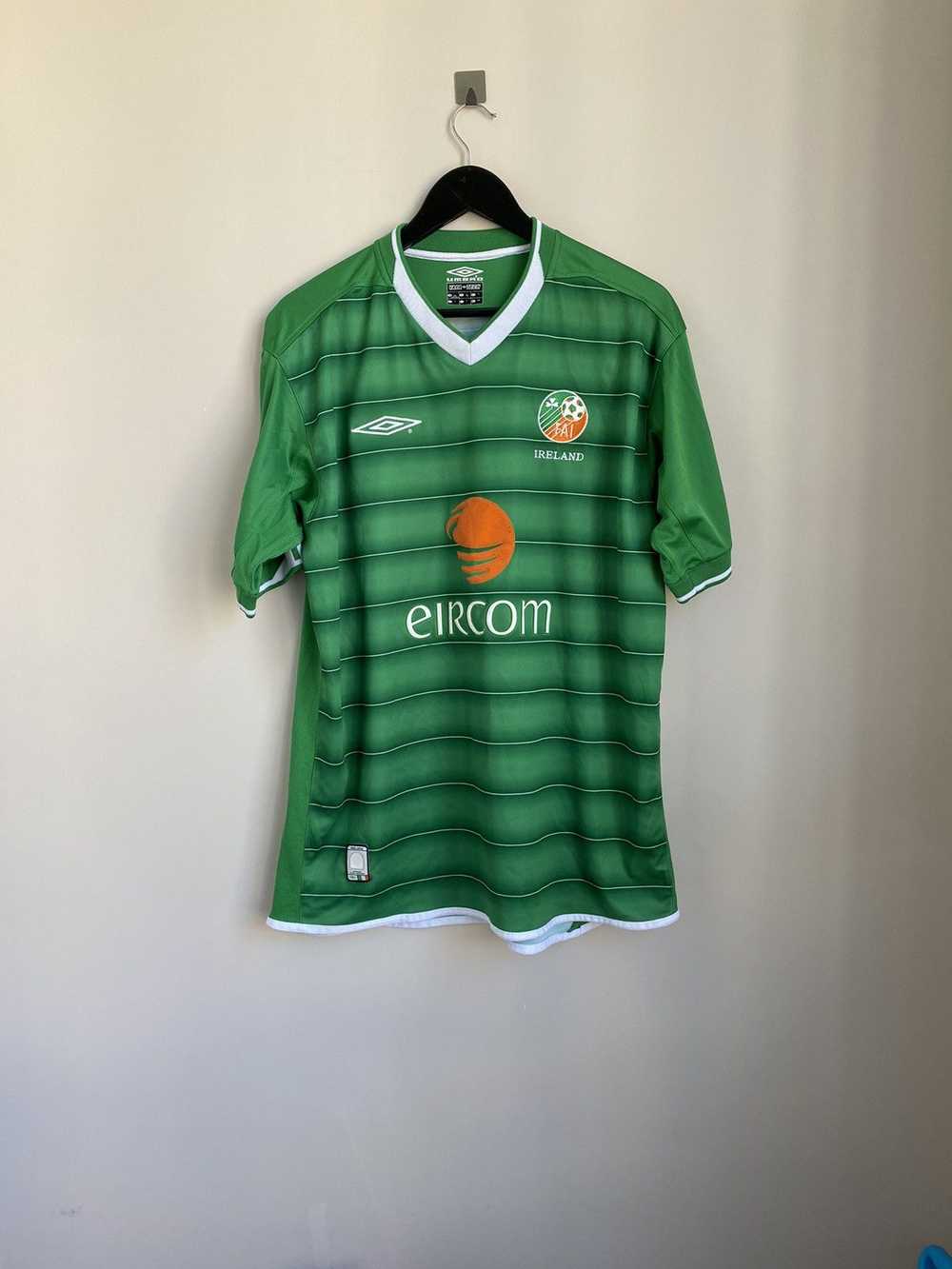 Soccer Jersey × Umbro × Vintage IRELAND 2003-04 H… - image 1