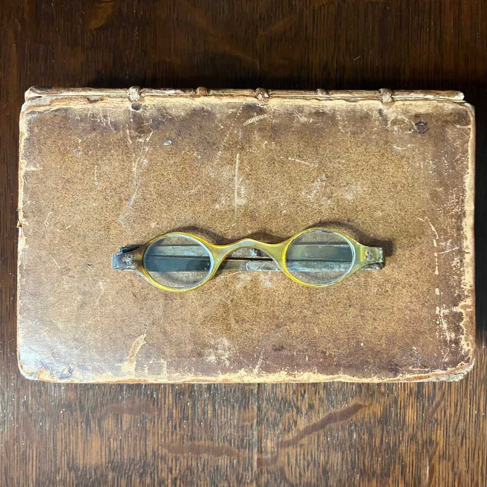 c. 1800 Tortoise Shell Wig Spectacles - Light - image 4