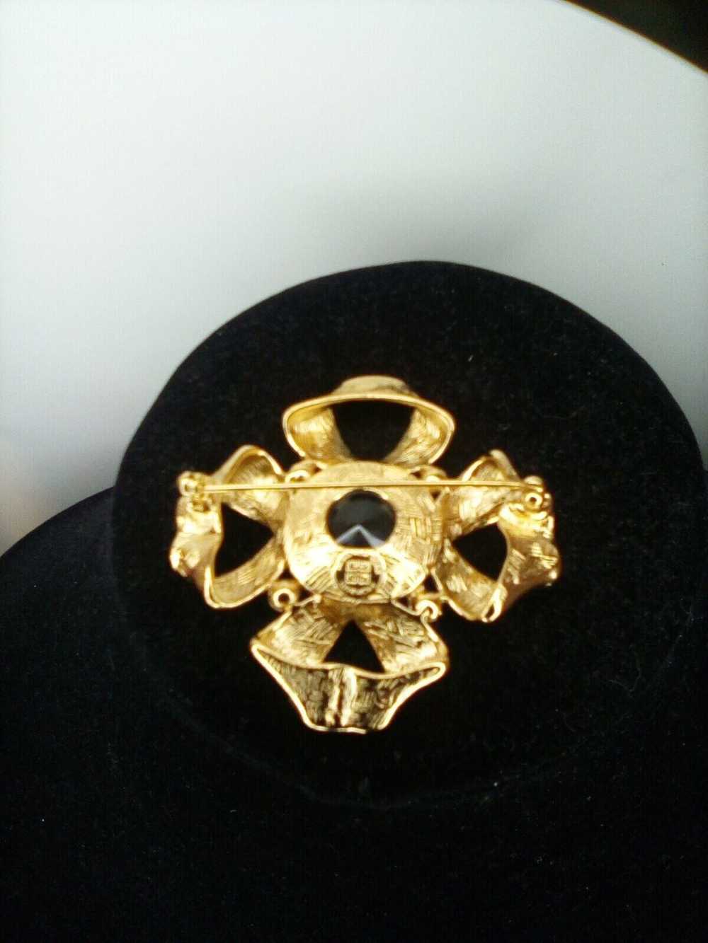 Givenchy Vtg. Beautiful Givenchy brooch gold/blac… - image 3