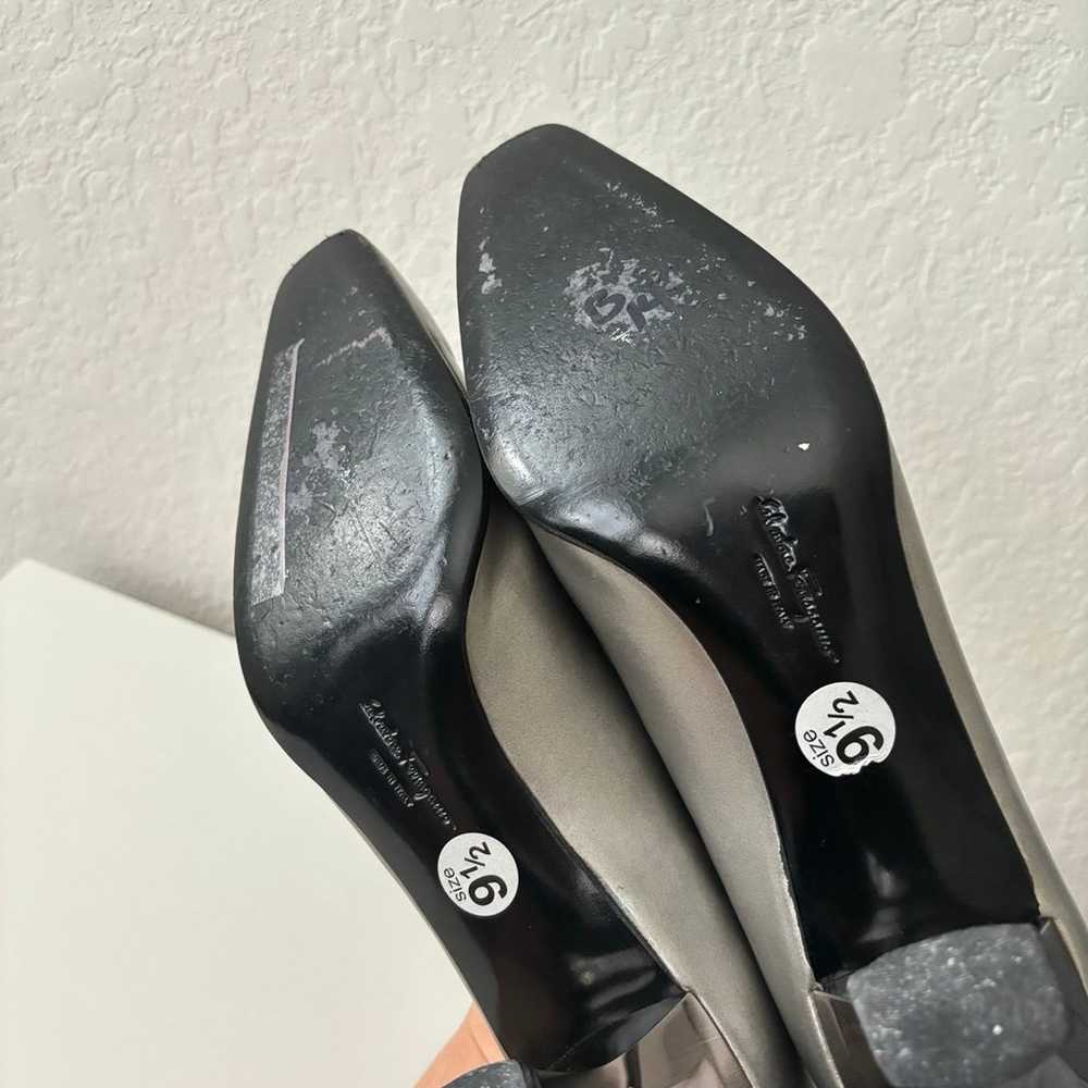 Vintage Salvatore Ferragamo Grey Heels Size 9.5 - image 11