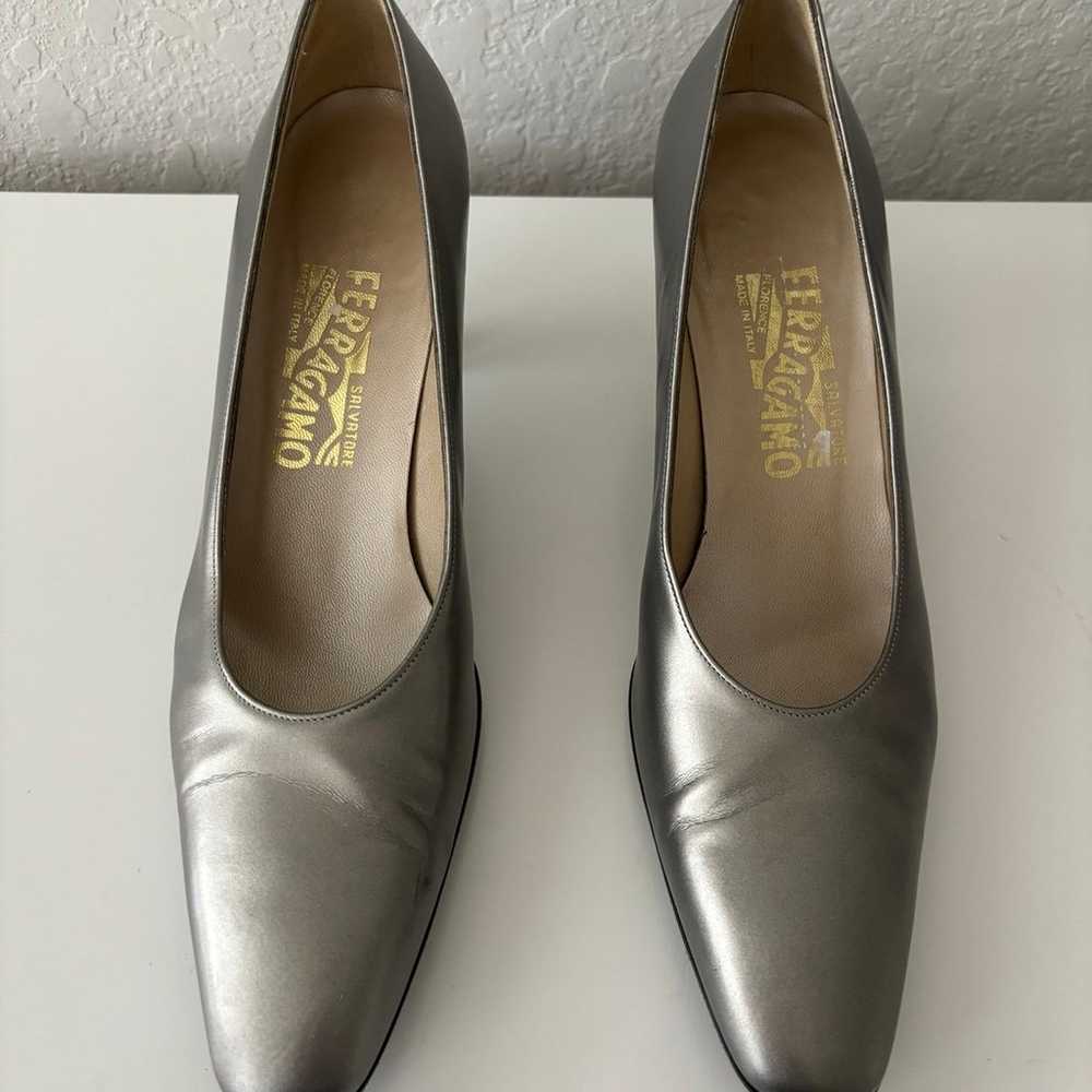 Vintage Salvatore Ferragamo Grey Heels Size 9.5 - image 2