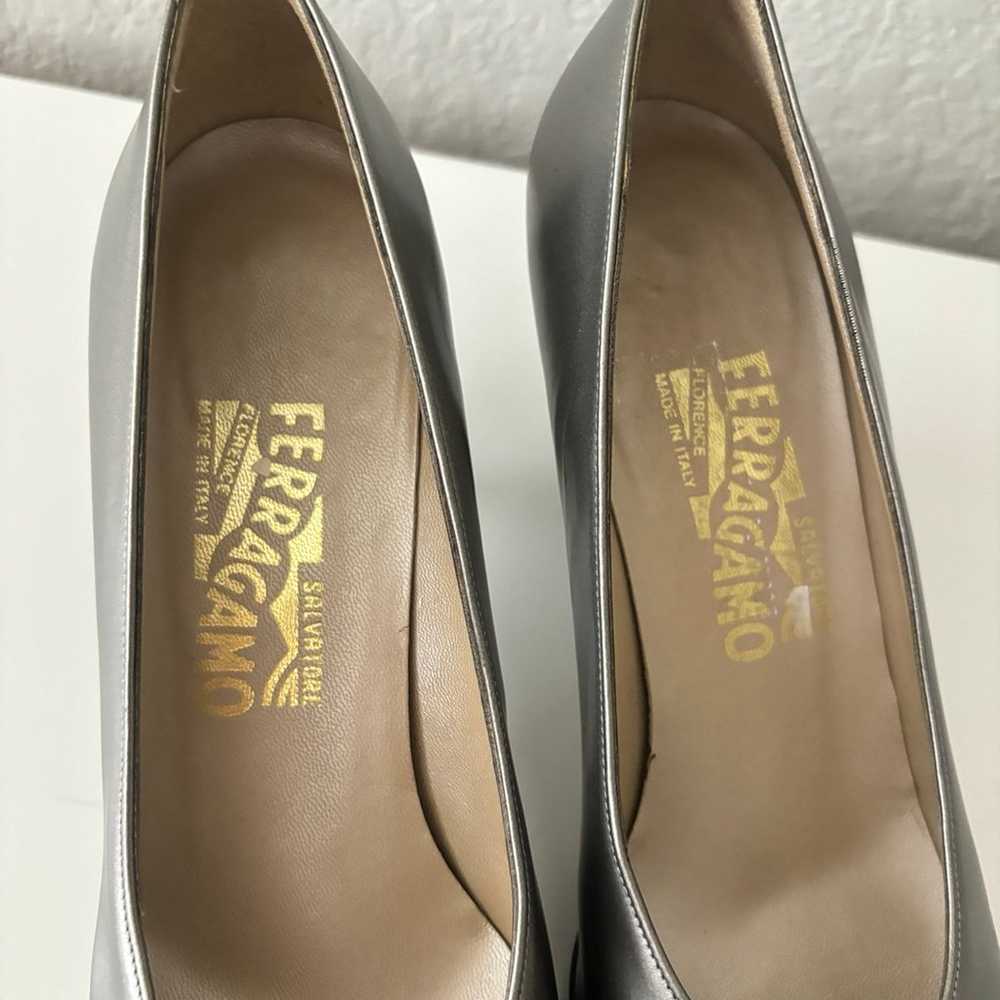 Vintage Salvatore Ferragamo Grey Heels Size 9.5 - image 5