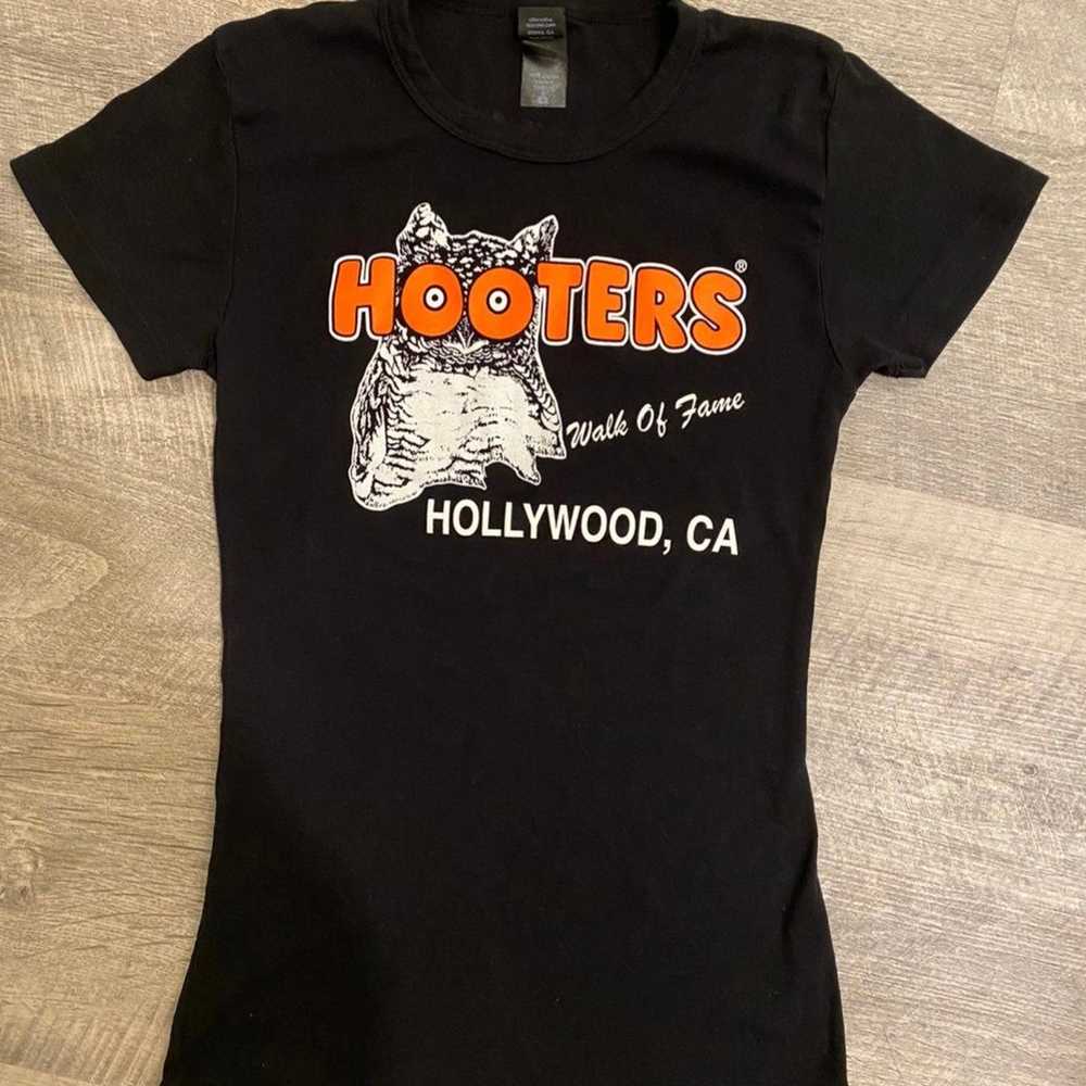 Vintage Hollywood Hooters T-shirt - image 1