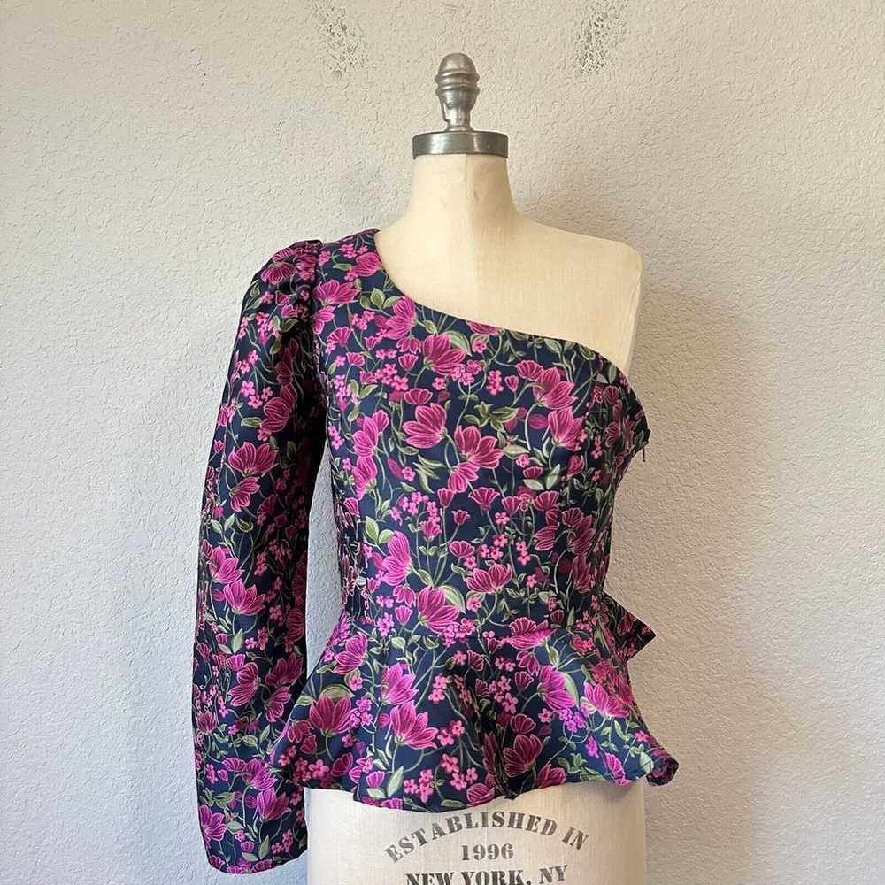 NWOT EN SAISON Floral Jacquard One Shoulder Top i… - image 1