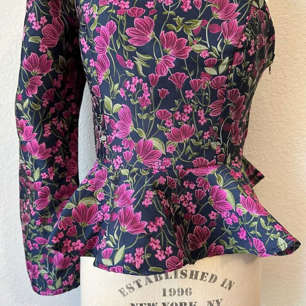 NWOT EN SAISON Floral Jacquard One Shoulder Top i… - image 3