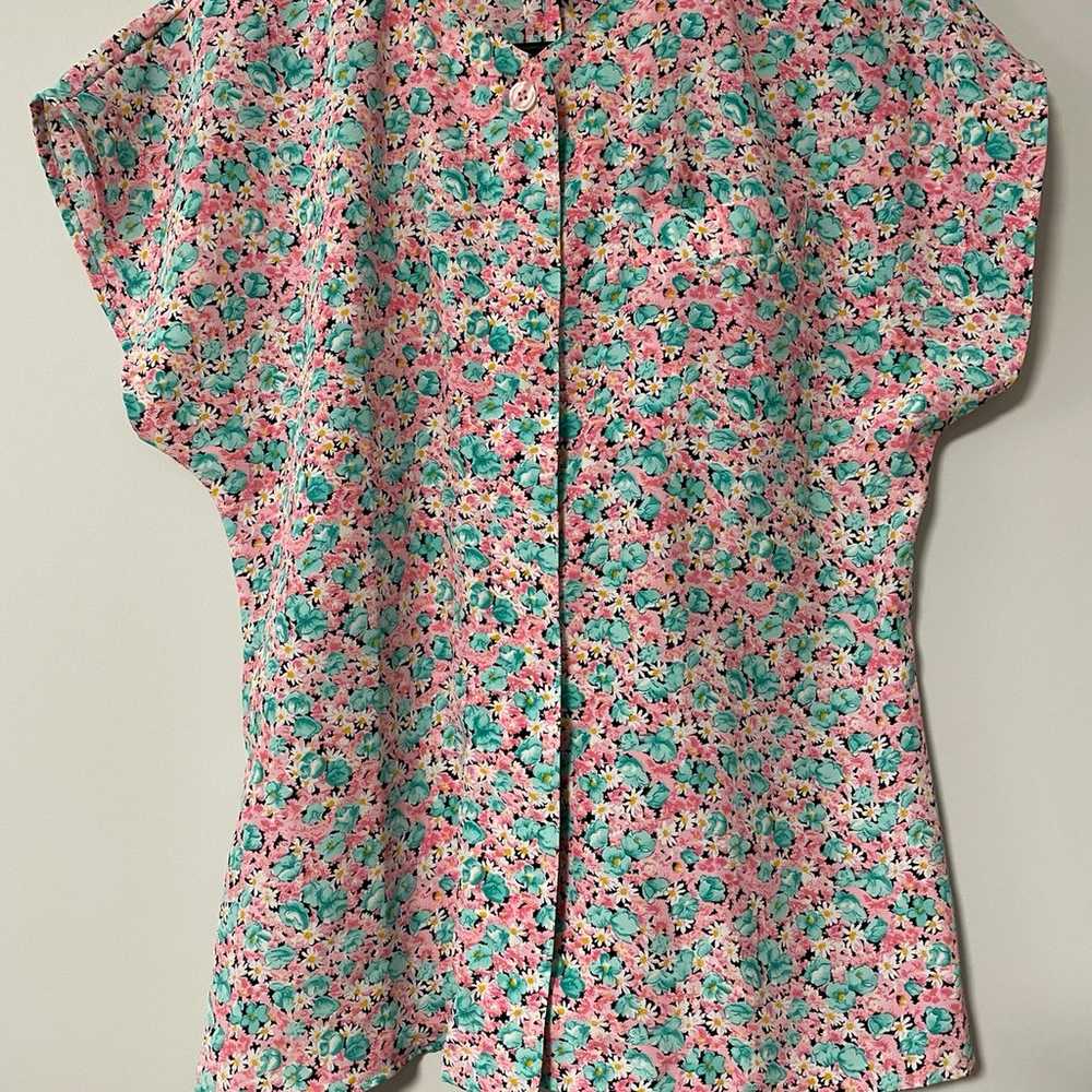 Tess vintage floral button down blouse cap sleeve - image 1