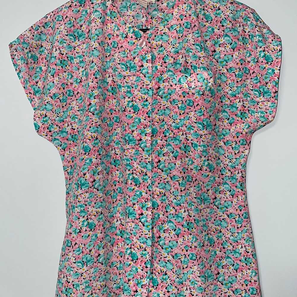 Tess vintage floral button down blouse cap sleeve - image 3