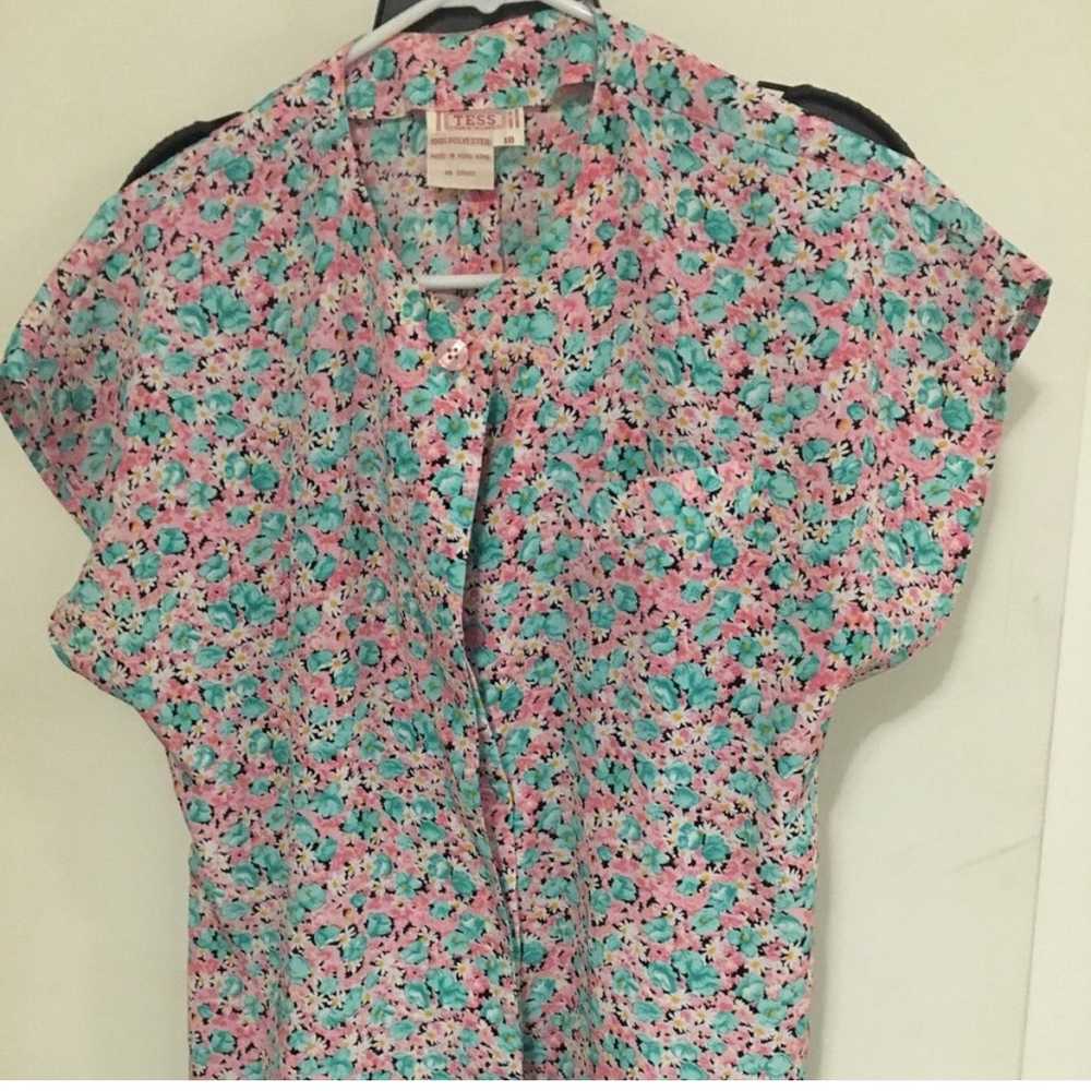 Tess vintage floral button down blouse cap sleeve - image 5