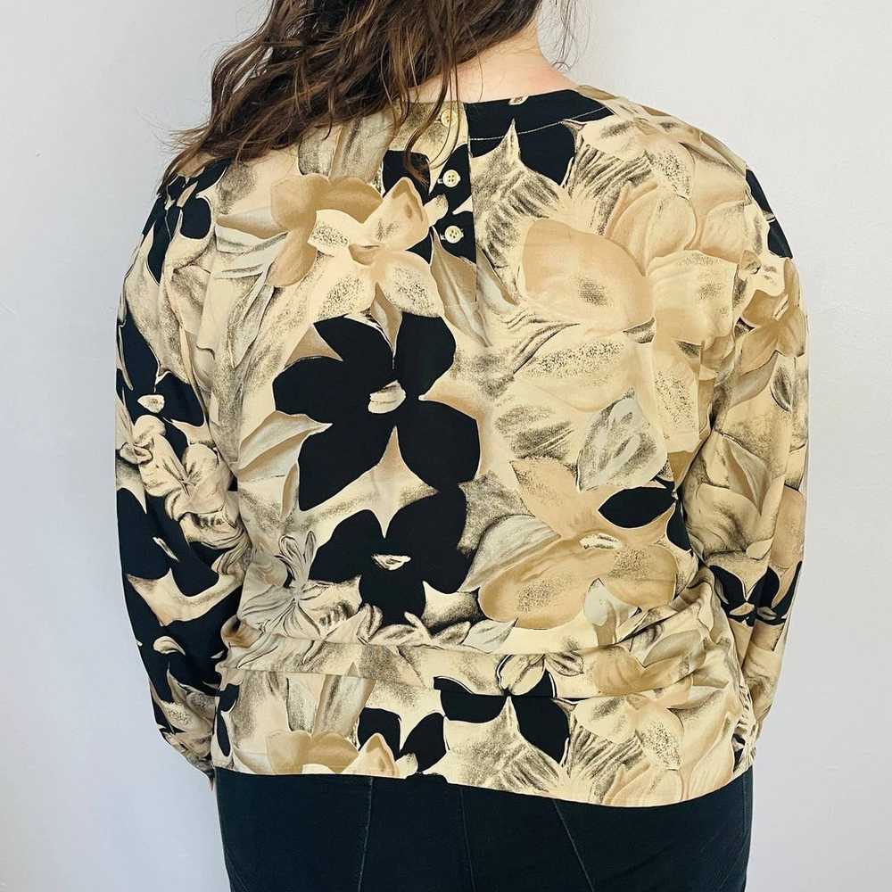 90s Alfred Dunner Tan and Black Floral Blouse - image 2