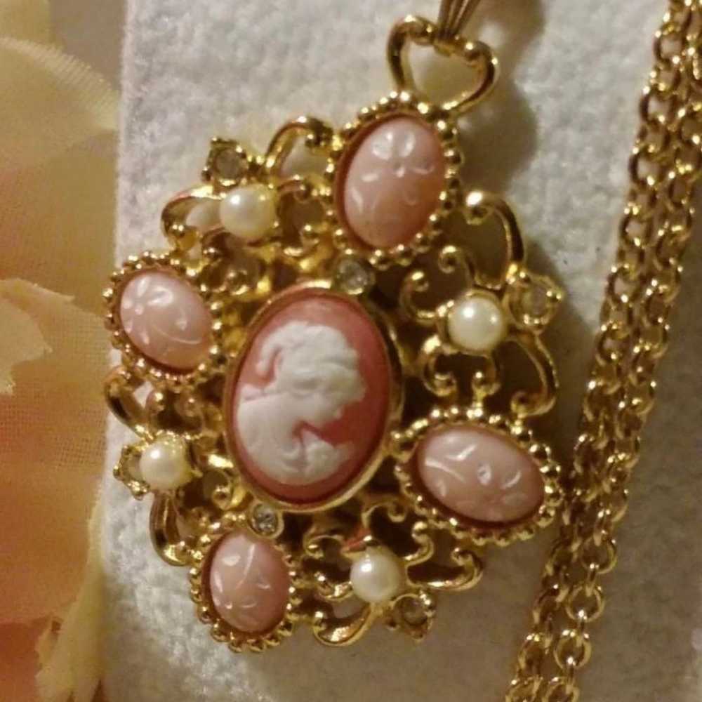 Vintage Gold Cameo Pendant Necklace - image 2