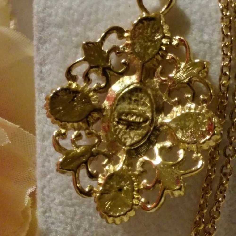 Vintage Gold Cameo Pendant Necklace - image 6