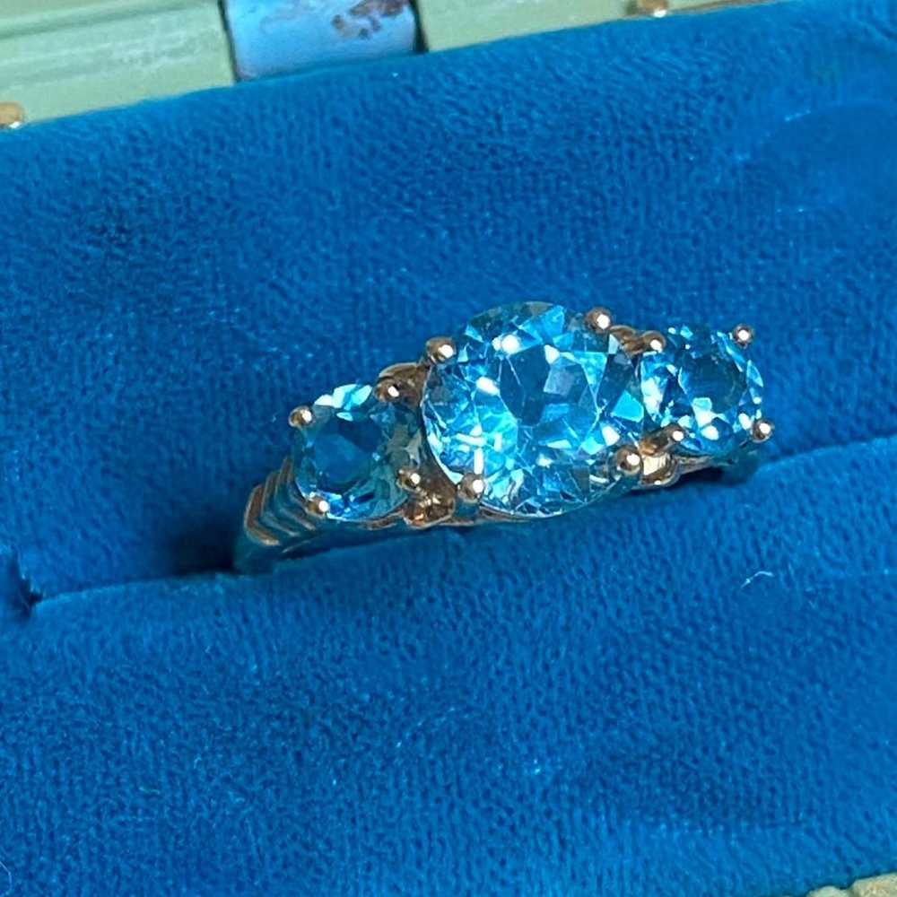 Vintage 10K Yellow Gold huge Blue Topaz 3 Stone R… - image 3