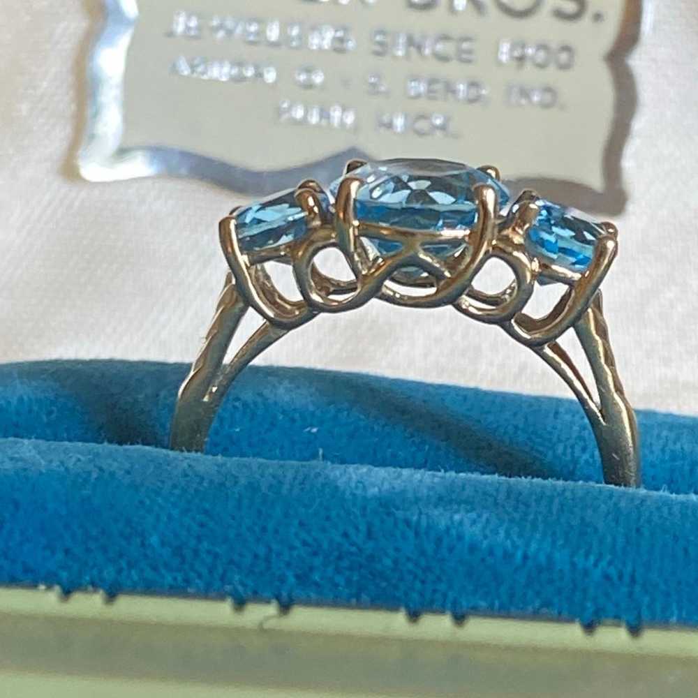 Vintage 10K Yellow Gold huge Blue Topaz 3 Stone R… - image 4