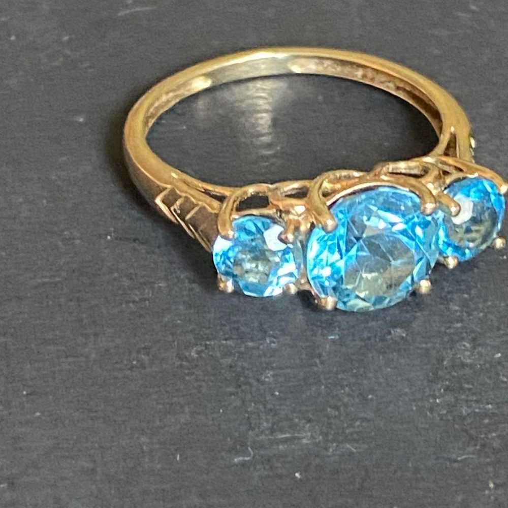 Vintage 10K Yellow Gold huge Blue Topaz 3 Stone R… - image 5