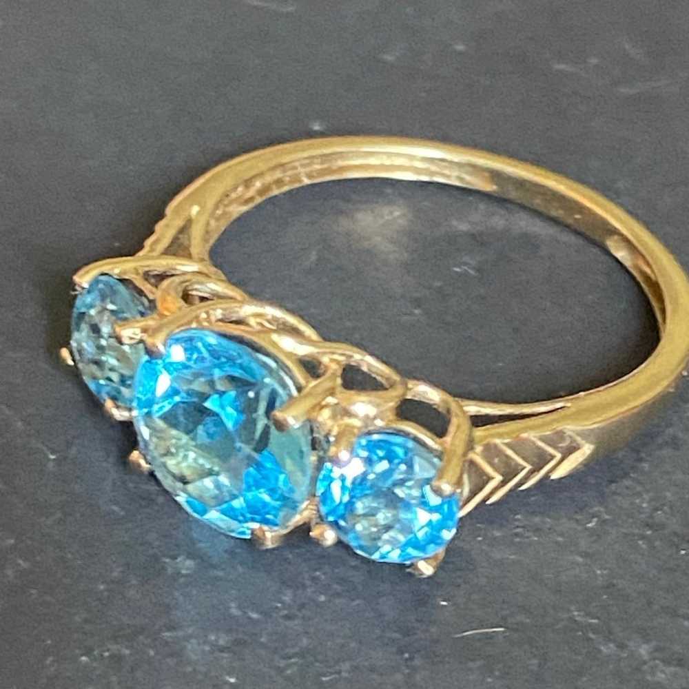 Vintage 10K Yellow Gold huge Blue Topaz 3 Stone R… - image 6