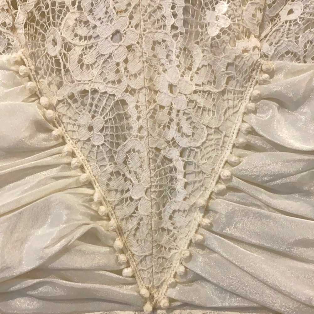 Unbranded handmade vintage white Chantilly lace d… - image 6