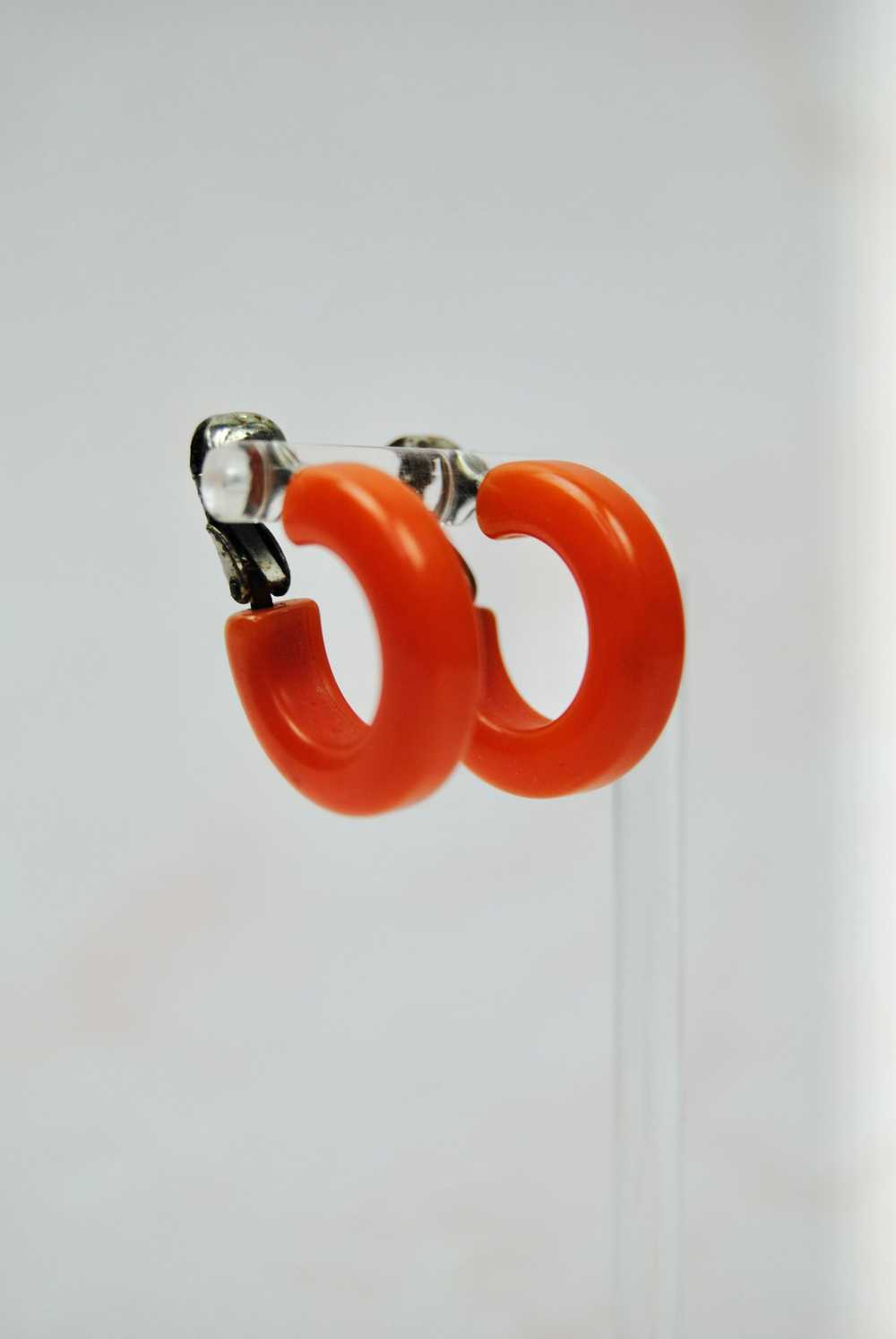 Unique 1950s 1960s Vintage Orange Bakelite Hoop C… - image 2