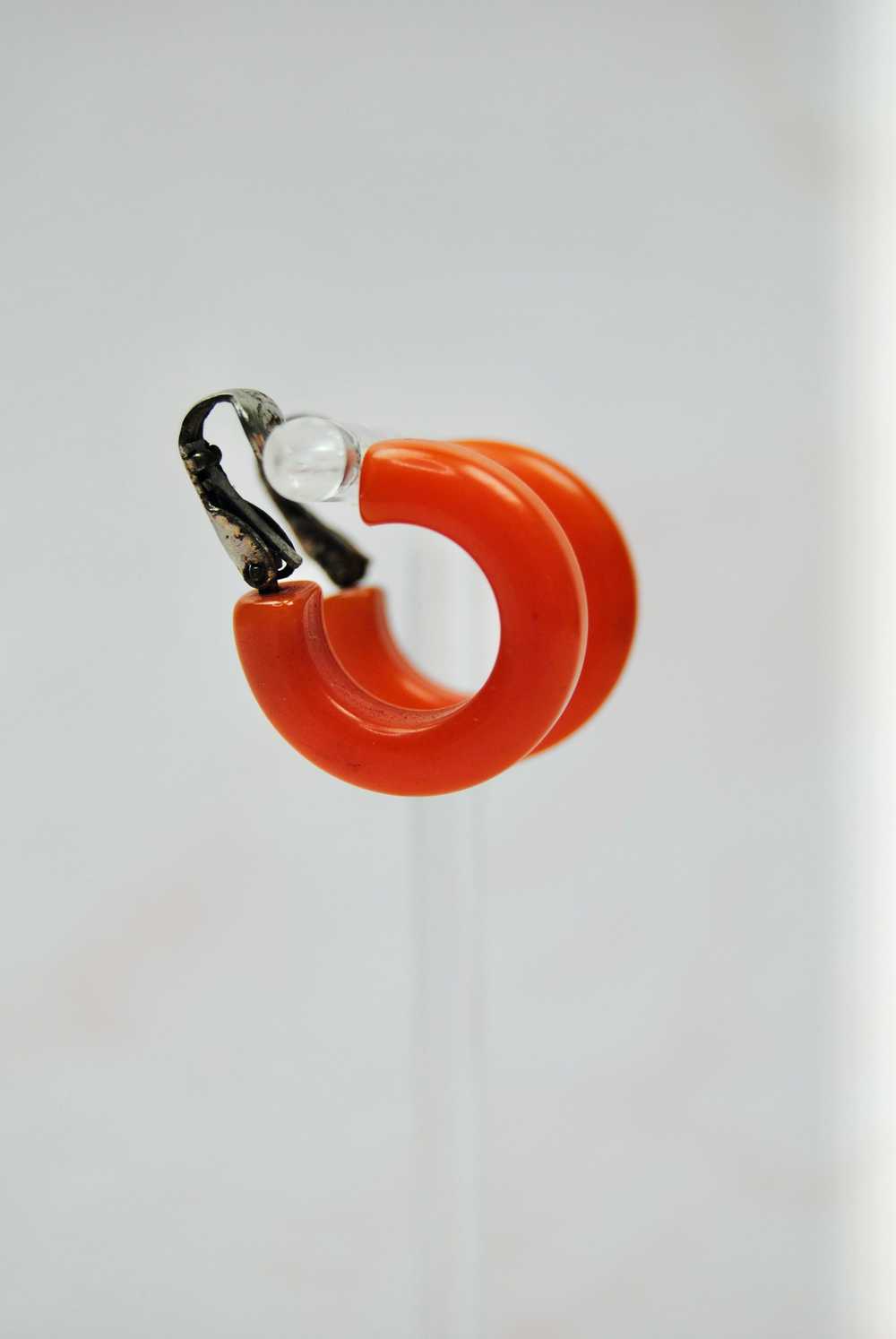 Unique 1950s 1960s Vintage Orange Bakelite Hoop C… - image 3