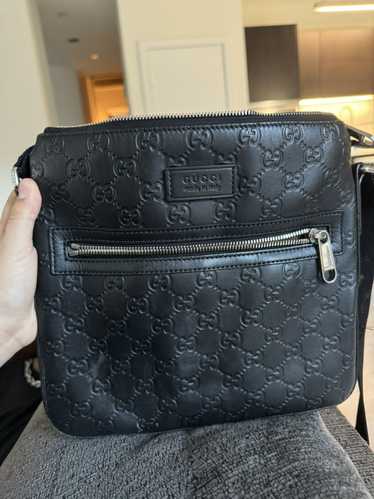 Gucci Signature zip Gucci messenger cross body