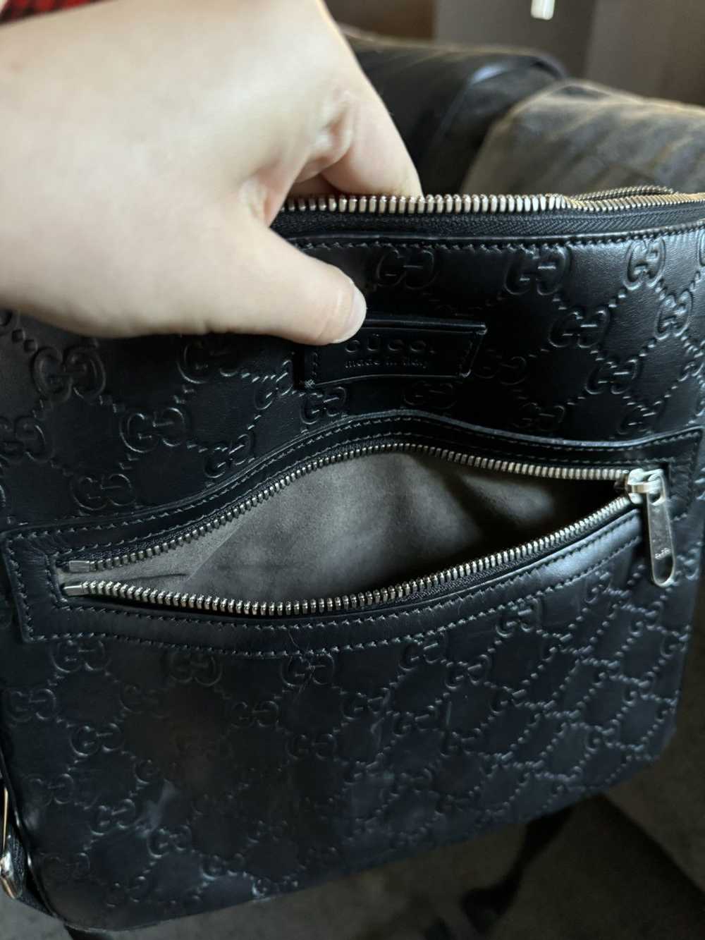 Gucci Signature zip Gucci messenger cross body - image 9