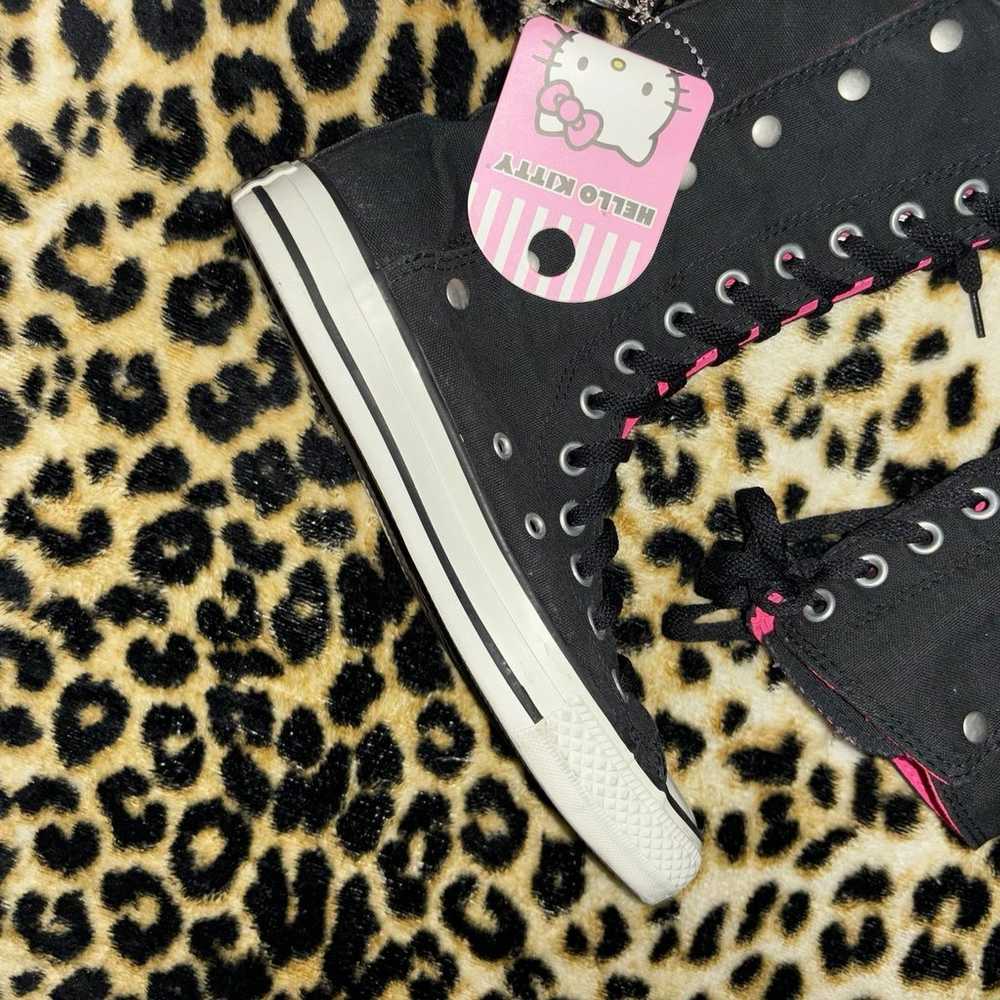 knee high pink & black converse ! - image 12