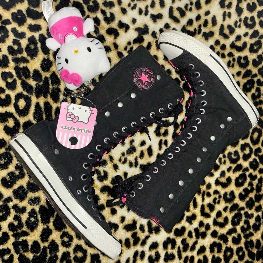 knee high pink & black converse ! - image 2