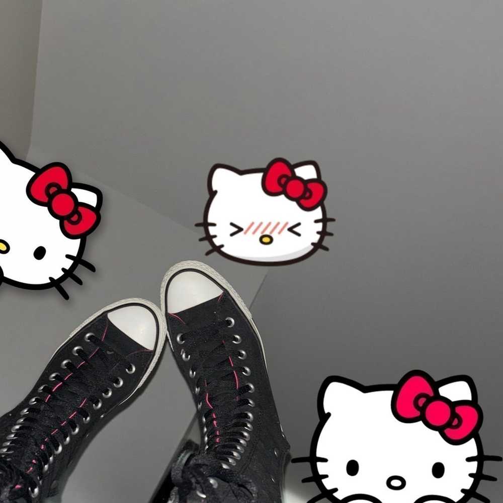 knee high pink & black converse ! - image 6