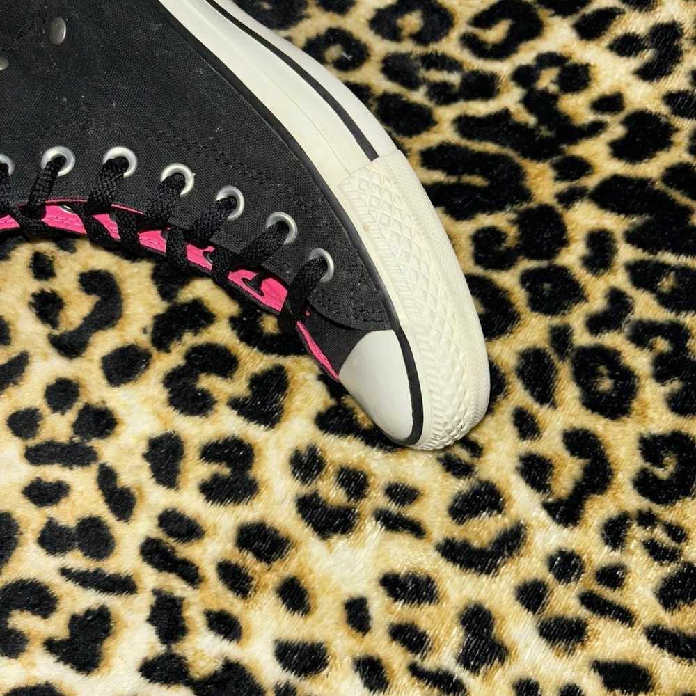 knee high pink & black converse ! - image 7