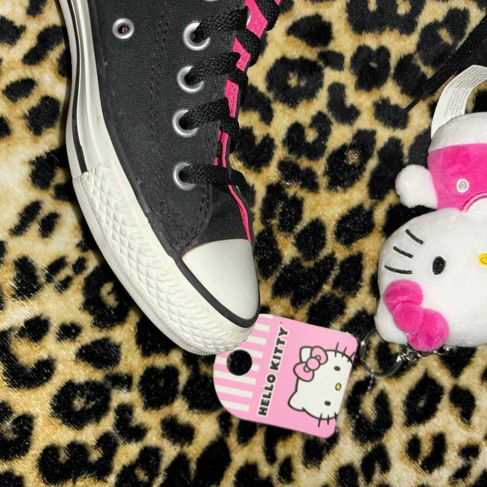 knee high pink & black converse ! - image 8