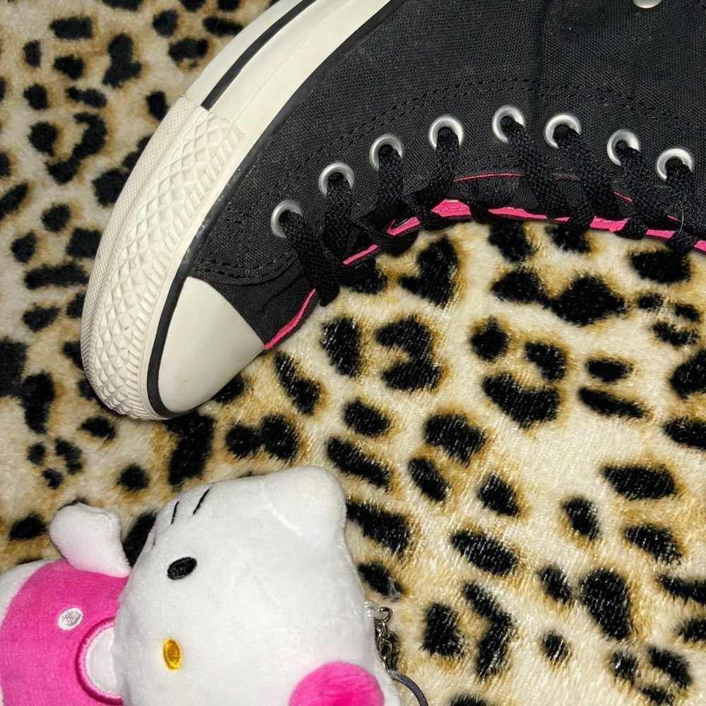 knee high pink & black converse ! - image 9