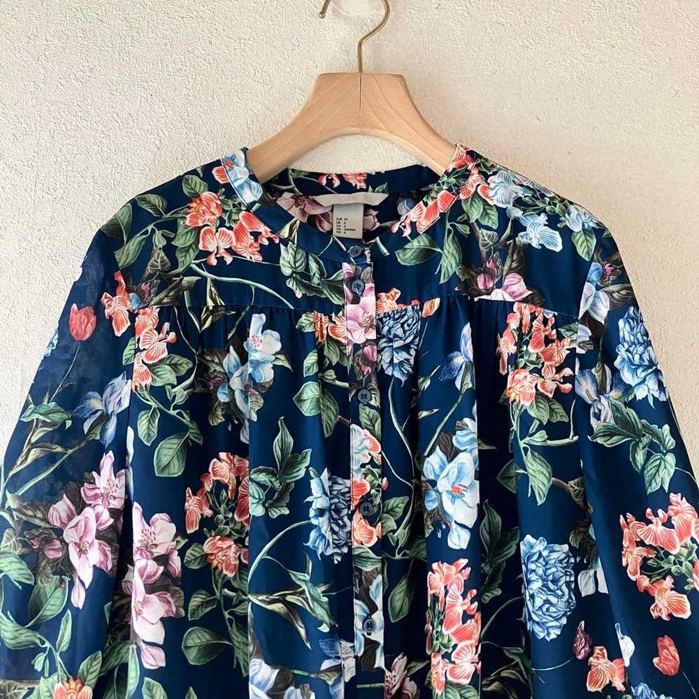 H&M floral pattern long-sleeved blouse shirt navy - image 4