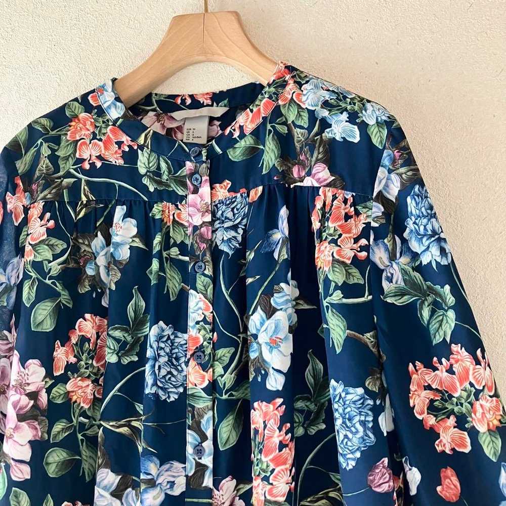 H&M floral pattern long-sleeved blouse shirt navy - image 7